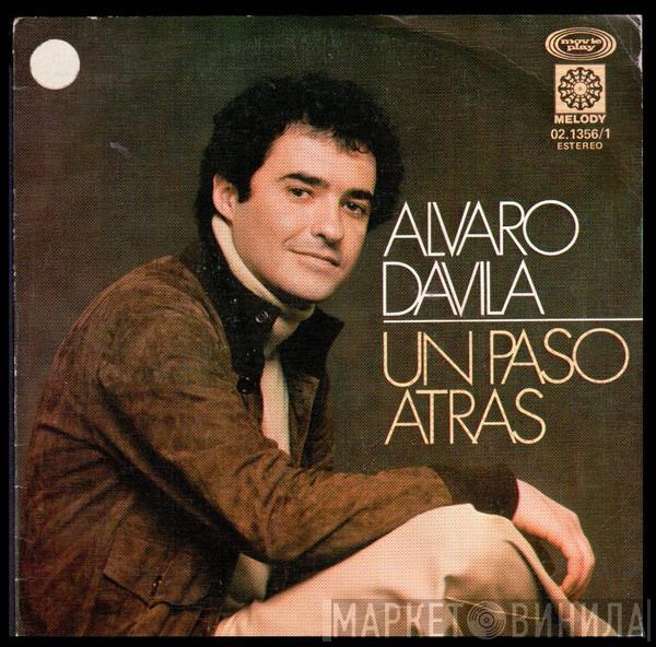 Alvaro Dávila - Un Paso Atras