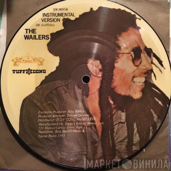 And I Threes  The Wailers  - He's A Legend