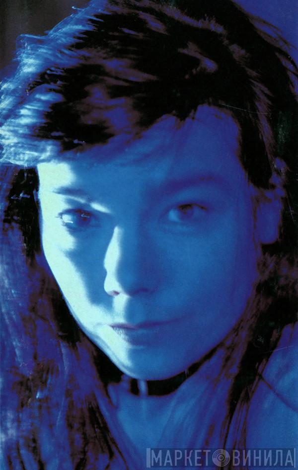  Björk  - Telegram
