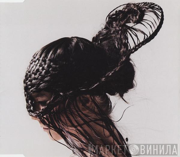  Björk  - Who Is It
