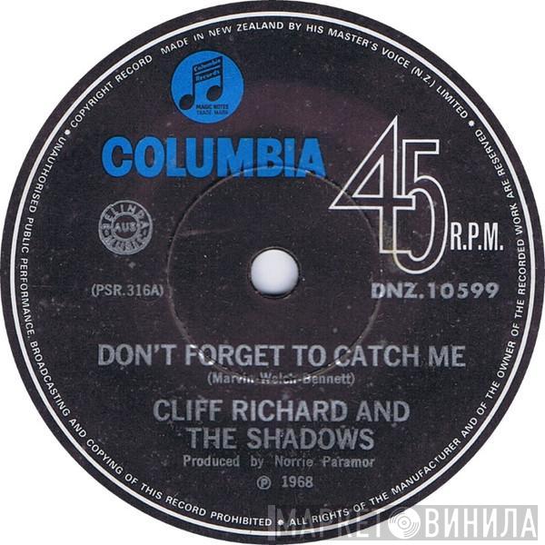  Cliff Richard & The Shadows  - Don't Forget To Catch Me
