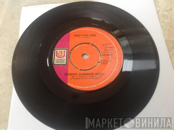  Creedence Clearwater Revival  - Sweet Hitch-Hiker / Door To Door