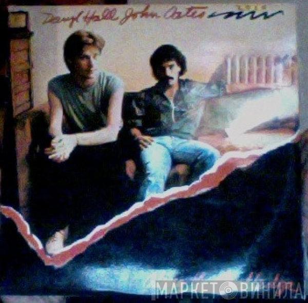  Daryl Hall & John Oates  - Along The Red Ledge