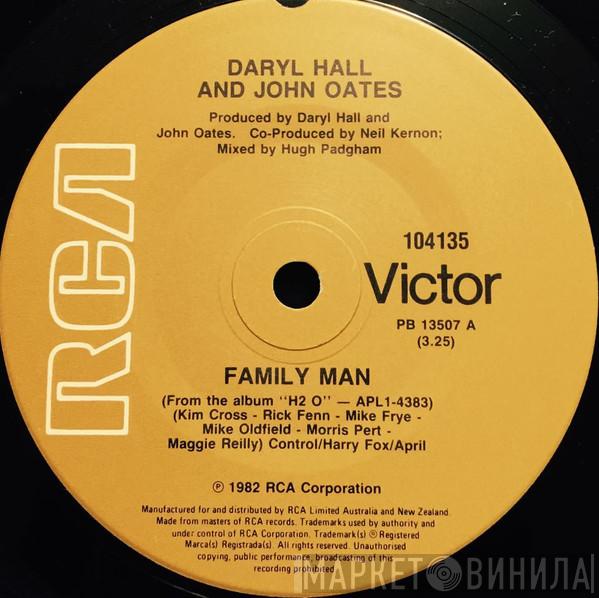  Daryl Hall & John Oates  - Family Man