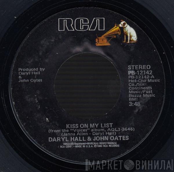  Daryl Hall & John Oates  - Kiss On My List