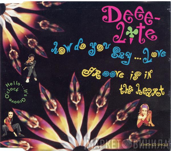  Deee-Lite  - Hello...It's Groove O'Clock (How Do You Say...Love / Groove Is In The Heart)