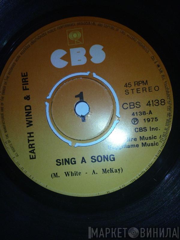  Earth, Wind & Fire  - Sing A Song / Shining Star