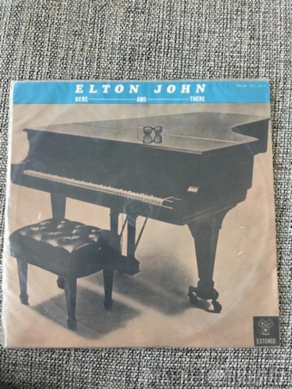  Elton John  - Here And There