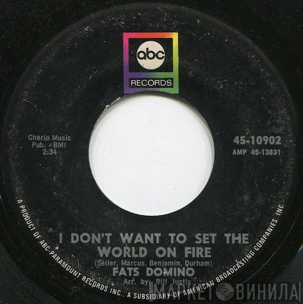  Fats Domino  - I Don't Want To Set The World On Fire / I'm Livin' Right