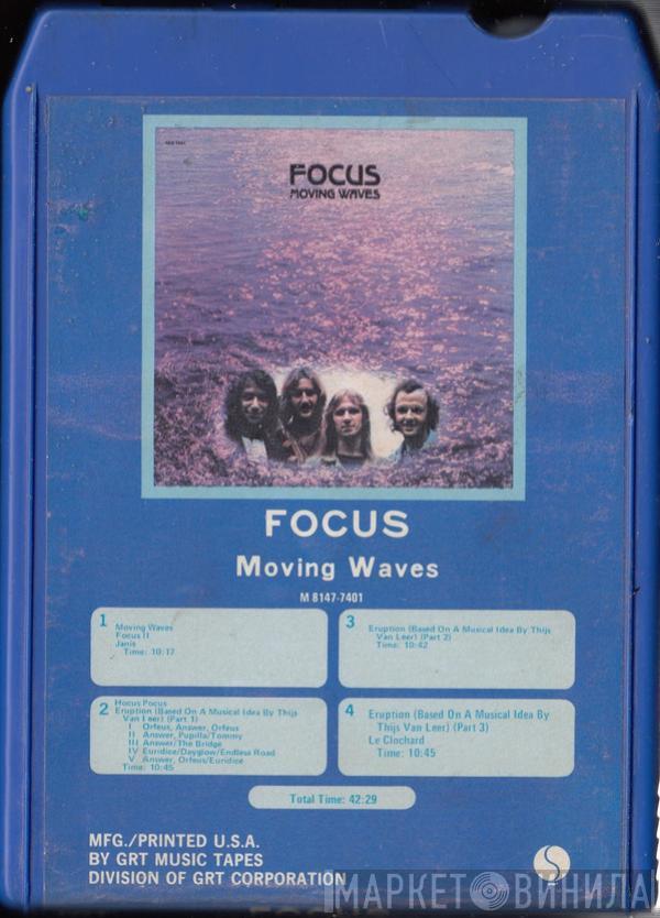  Focus   - Moving Waves