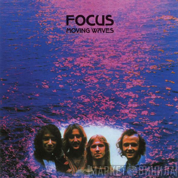  Focus   - Moving Waves
