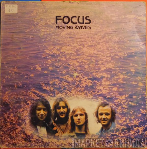  Focus   - Moving Waves