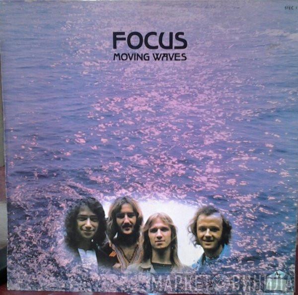  Focus   - Moving Waves