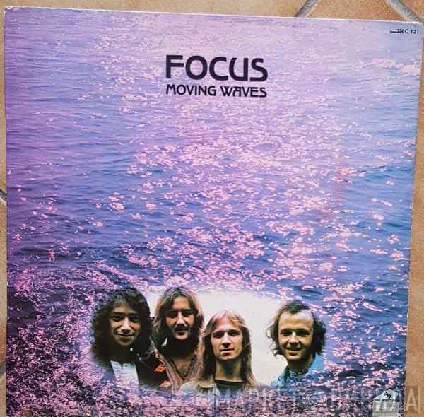 Focus   - Moving Waves