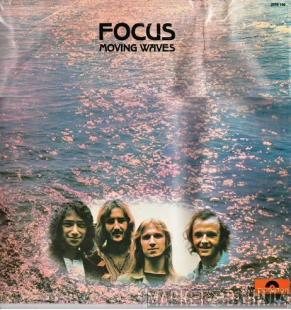  Focus   - Moving Waves