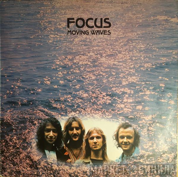  Focus   - Moving Waves