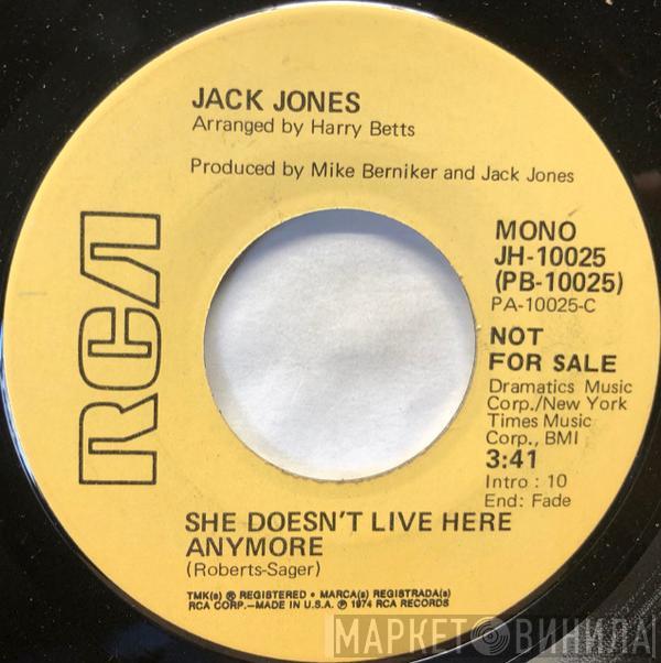  Jack Jones  - She Doesn't Live Here Anymore