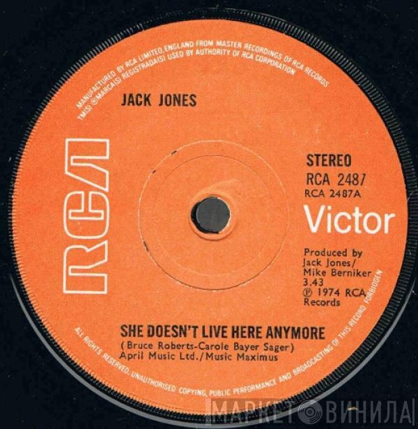 Jack Jones - She Doesn't Live Here Anymore