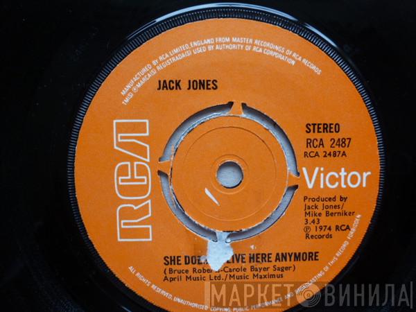  Jack Jones  - She Doesn't Live Here Anymore