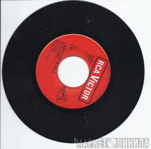  Jim Reeves  - I Won't Come In While He's There