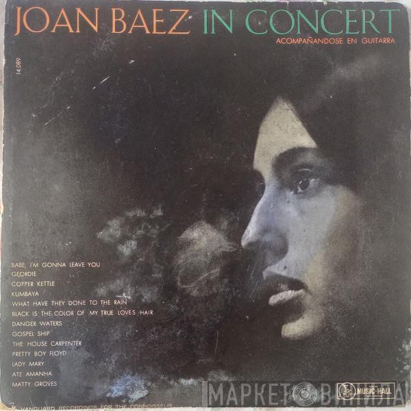  Joan Baez  - In Concert - Acompañandose En Guitarra