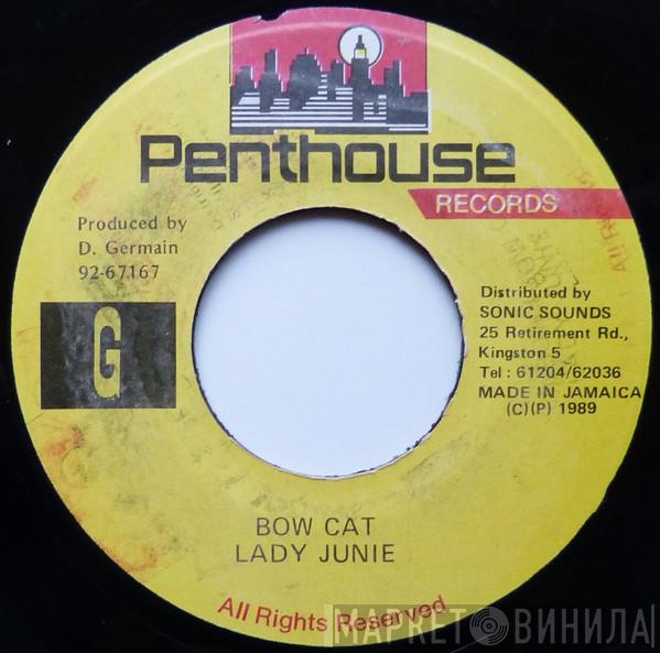 Lady Junie - Bow Cat