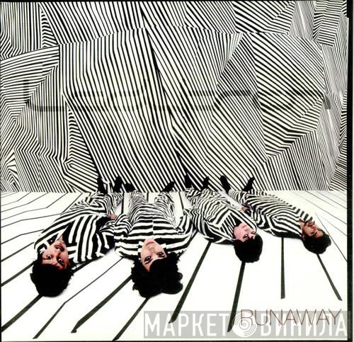  Ladytron  - Runaway