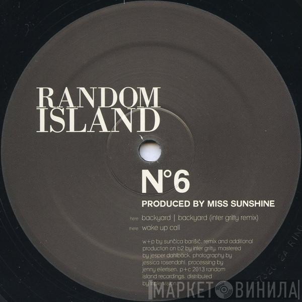 Miss Sunshine - Backyard