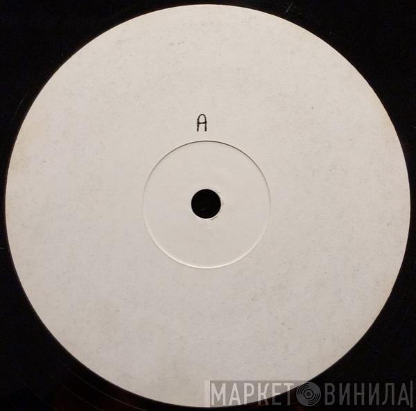 Rachel Auburn - Bass Keeps Pumpin'
