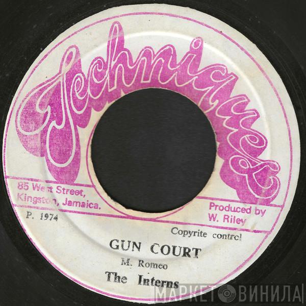 The Interns , Techniques All Stars - Gun Court / Romax Dub