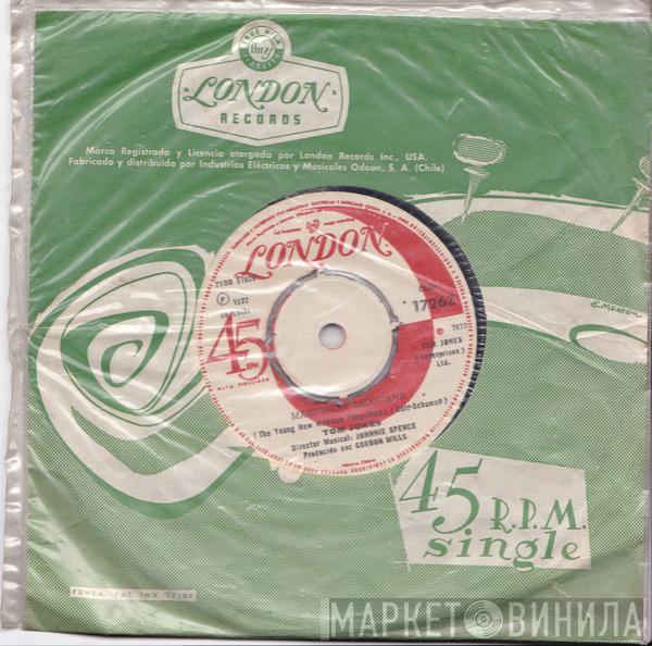  Tom Jones  - The Young New Mexican Puppeteer