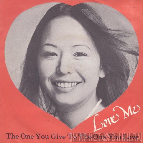  Yvonne Elliman  - Love Me