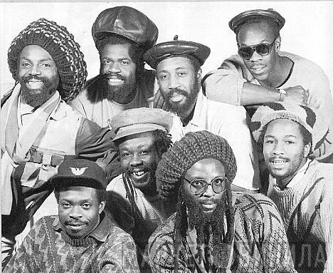 Black Roots - Винил CD и Кассеты Black Roots на сайте МаркетВинила