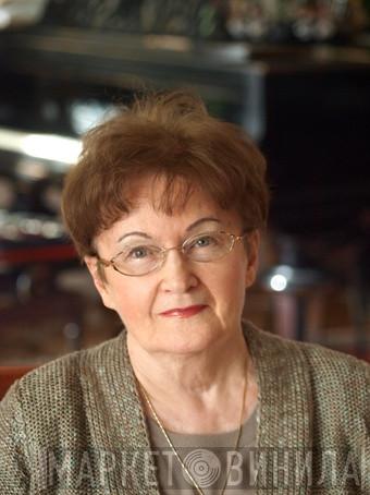 Erika Sziklay