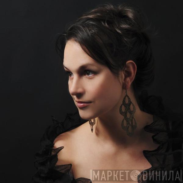 Sophie Harmsen - Винил CD и Кассеты Sophie Harmsen на сайте МаркетВинила