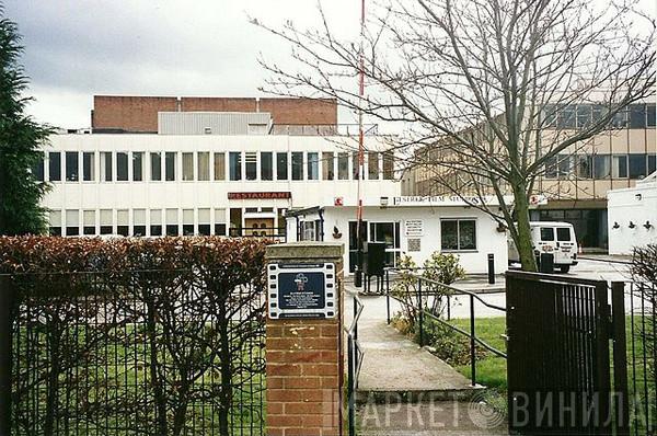 Elstree Studios - Винил CD и Кассеты лейбла Elstree Studios на сайте МаркетВинила